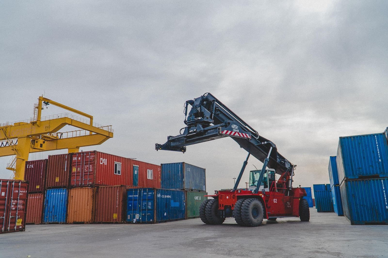 Reach stacker moving containers in a container yard